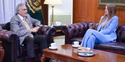 British envoy meets FM Dar