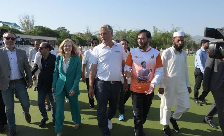 Pakistan must take steps for the hockey development: Bovelander
