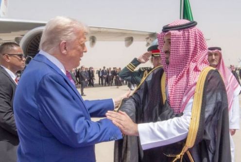 Trump starts Gulf trip in Saudi Arabia eyeing deals