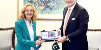 Dutch envoy bids farewell to finance minister