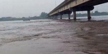 Record Chenab flood poses serious threat to Muzaffargarh
