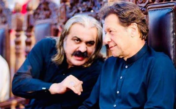 Imran says 'CM Gandapur should resign' if he can't restore peace in KP