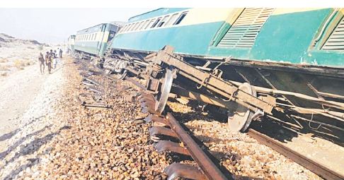 Jaffer express train derails