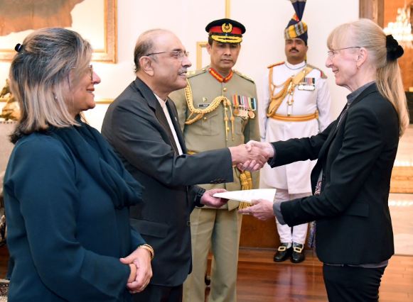Envoys of five countries present credentials to President Asif Ali Zardari