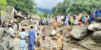 KP and GB left to struggle alone