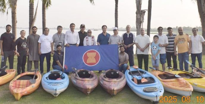 Rising Star Hockey team joins ASEAN Kayaking & lake clean-up initiative