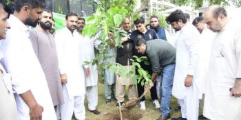 Ahsan greets newly-elected office-bearers of G 10 union