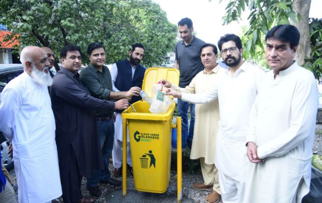 New dustbins installed to improve sanitation in G-11 Markaz