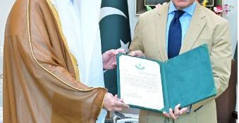 Saudi envoy presents FII Invitation from Crown Prince to PM