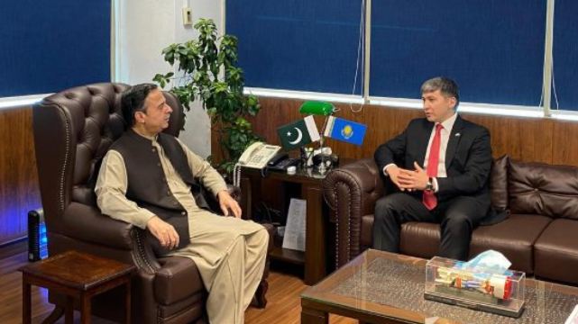 Pak, Kazakhstan discuss ventures to boost trade via Gwadar Ports