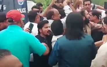Scuffle erupts during Aleema Khan's media talk outside Adiala Jail