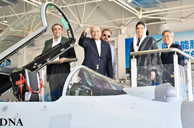 President Zardari visits AVIC aircraft complex in China