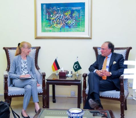 German envoy meets finance minister to boost ties