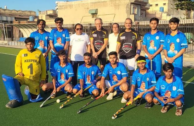 Neil Hawkins urges Pakistani youth to keep hockey’s spirit alive
