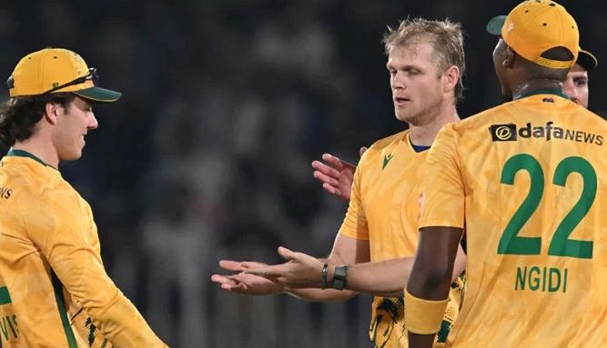 Hendricks, Bosch help South Africa crush Pakistan in first T20I