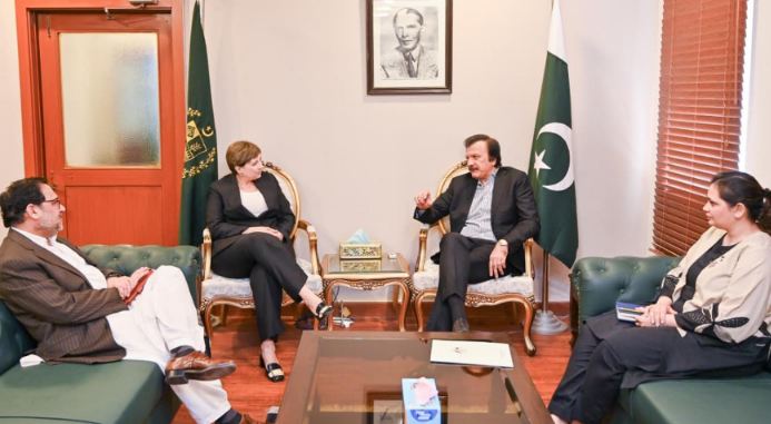 Acting Australian HC, Nicole Guihot meets SAPM Haroon Akhtar Khan