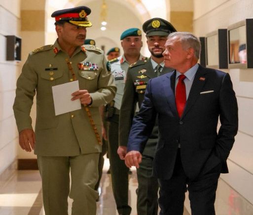 Field Marshal Asim Munir discusses regional issues with Jordan's king