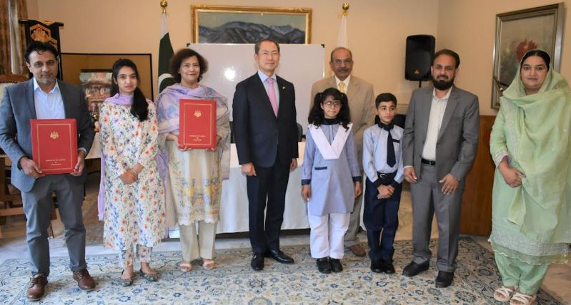 Japan funds new primary school and water system in Pakistan
