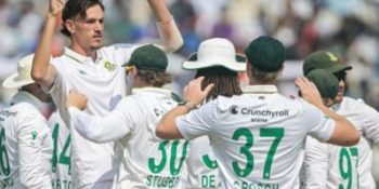 Harmer stars as South Africa bowl out India for 93 to win Test