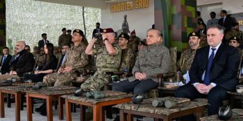 King Abdullah II watches joint military drills in Pakistan