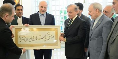 Pak, Iran pledge to strengthen ties for global peace