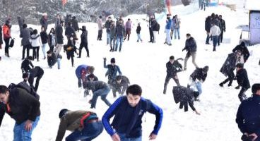 Clouds-sun hide & seek at Ayubia as horse riders, cash in on snowfall buzz at Galiyat