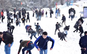 Clouds-sun hide & seek at Ayubia as horse riders, cash in on snowfall buzz at Galiyat