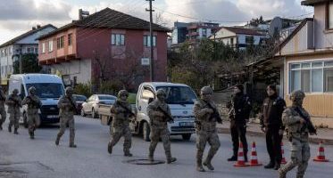 Three Turkish police officers, six Daesh militants killed