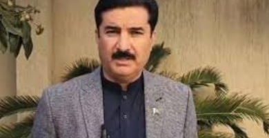 Governor visits residence of Shah Farman to offer condolence