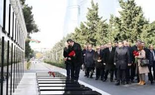 Turkish Vice President Cevdet Yilmaz pays tribute to Azerbaijani martyrs in Baku