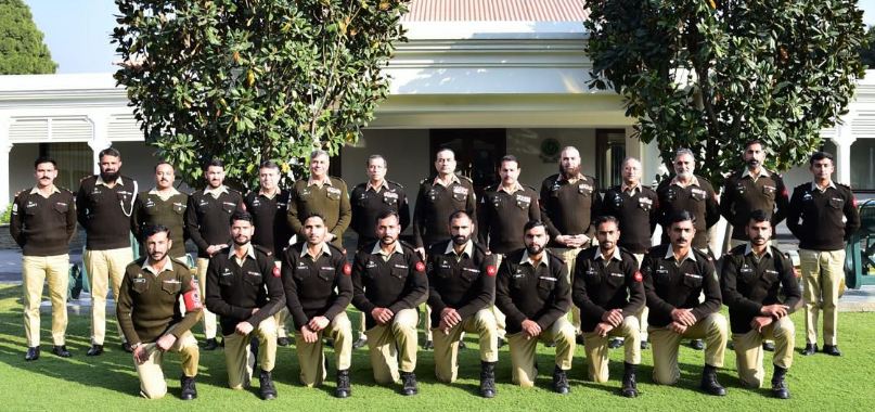 COAS praises endurance, skill of Cambrian Patrol participants