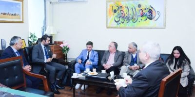 Govt advisor pitches 'Cashless Pakistan' vision to foreign investors