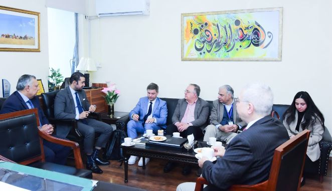 Govt advisor pitches 'Cashless Pakistan' vision to foreign investors