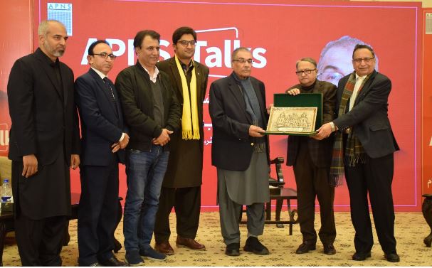 Mujeeb-ur-Rehman Shami stresses need for national stability, dialogue