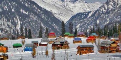 Snow spells turn 'Neelum Valley' into a must-visit destination for winter travelers
