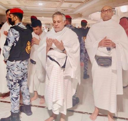 Deputy PM/Foreign Minister Ishaq Dar performs Umrah