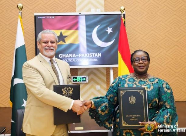 Pak, Ghana hold first formal bilateral talks