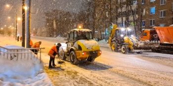 Snowfall disrupts Moscow as city services work to clear streets