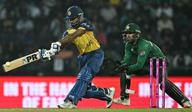 Sri Lanka shatters Pakistan's semifinal dream in run-fest
