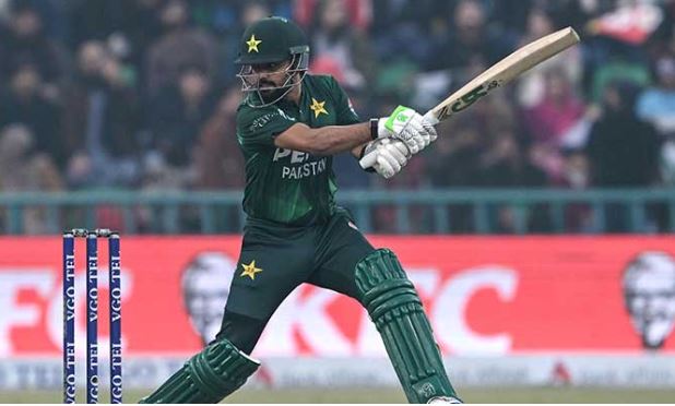 Pakistan set 208-run target for Australia in final T20I