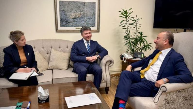 Kazakhstan envoy meets climate minister