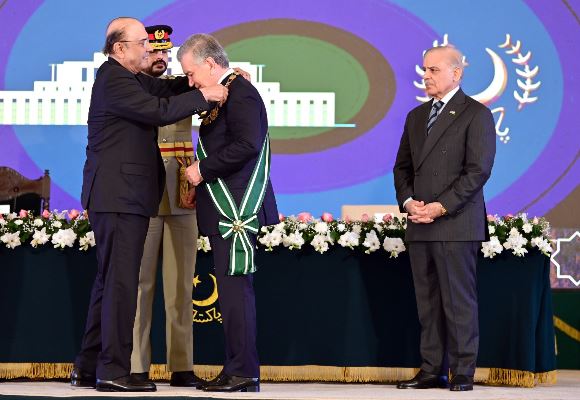 President Zardari confers Pakistan's highest civil award on Uzbek President