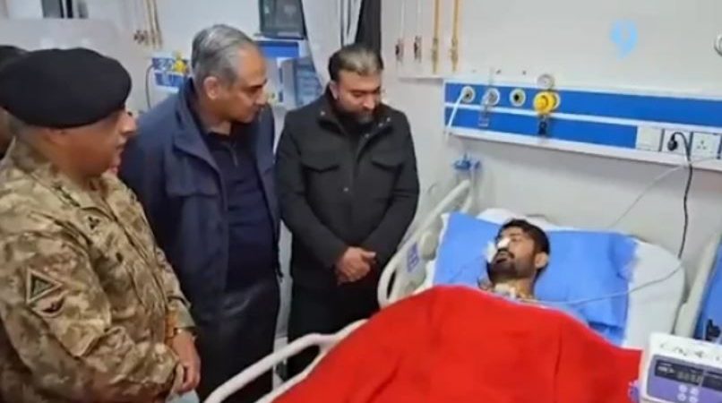 Naqvi, Bugti visit injured police jawans