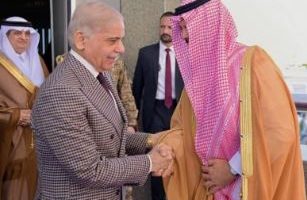 PM Shehbaz visits Saudi Arabia to De-escalate tensions