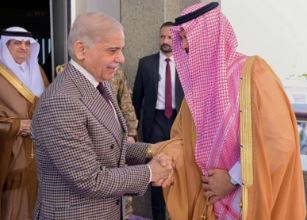 PM Shehbaz visits Saudi Arabia to De-escalate tensions