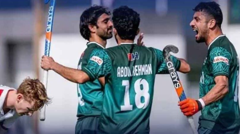 PM awards Rs1.5mln to Pakistan national hockey players