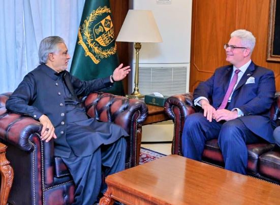 Deputy PM emphasizes regional peace to US Chargé d'Affaires