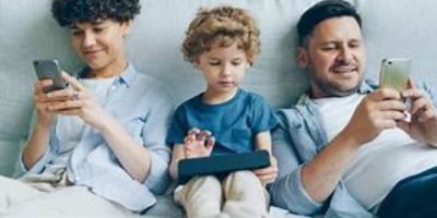 Screens replace family time for Generation Z, doctors caution