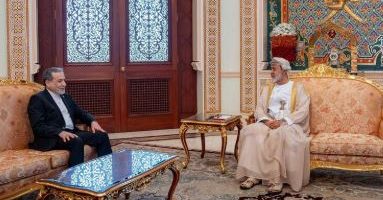 Iranian FM takes up war issue with Oman Sultan