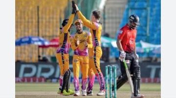 Zalmi thrash hapless Qalandars to go top